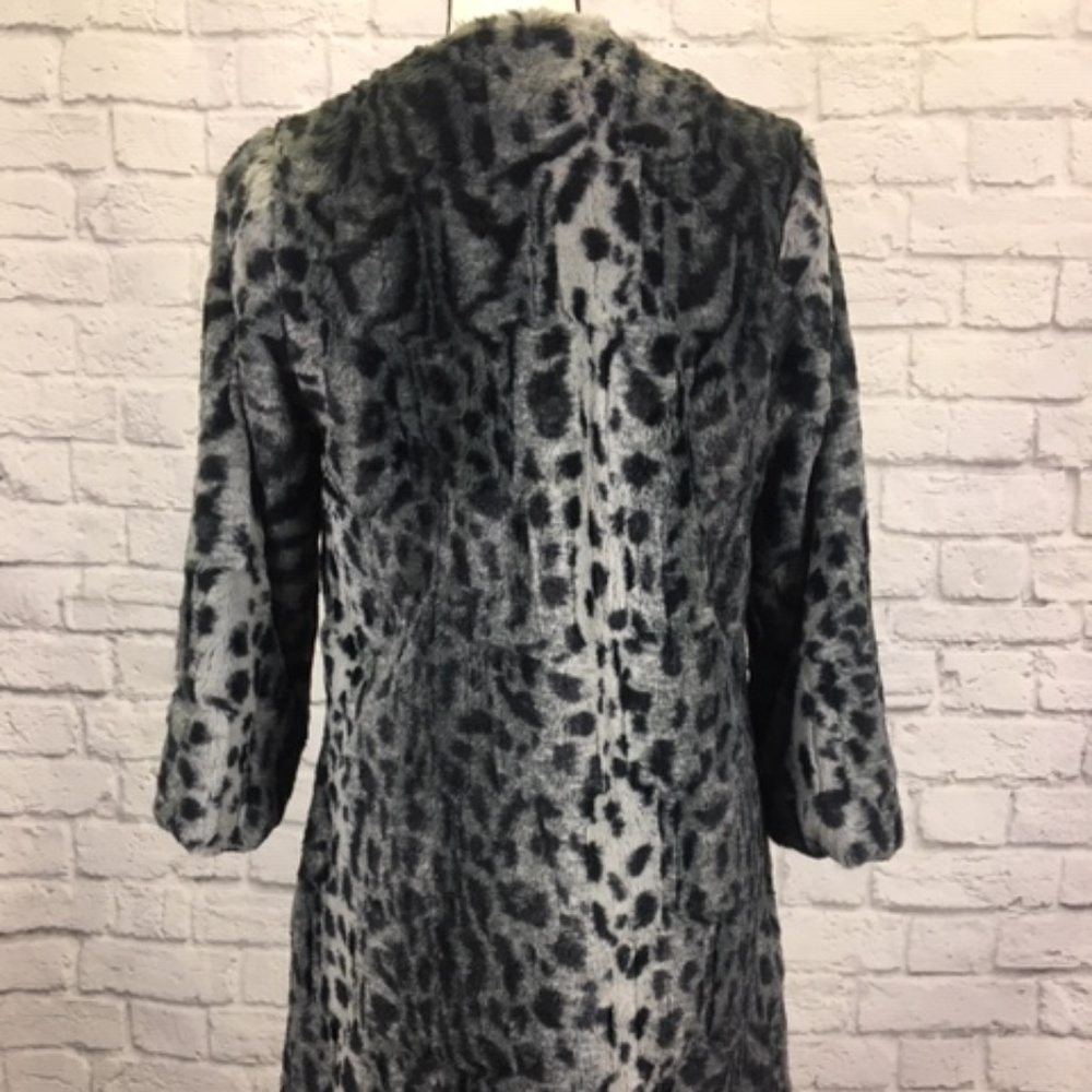 Coat Sale! 💫Faux Fur Collarless 3/4 Sleeve Coat - Picture 5 of 8
